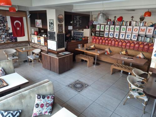 room detail thumbnail 2