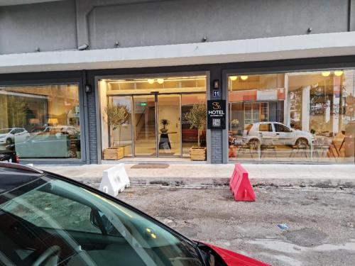 Hotel @Syngrou Fix - image 5