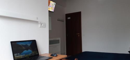 Large Double Room image 5