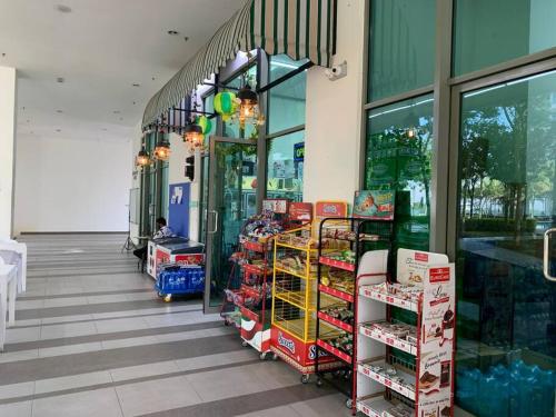 Stylish Romantic Couples Getaway - Netflix&Relax 7 - image 13