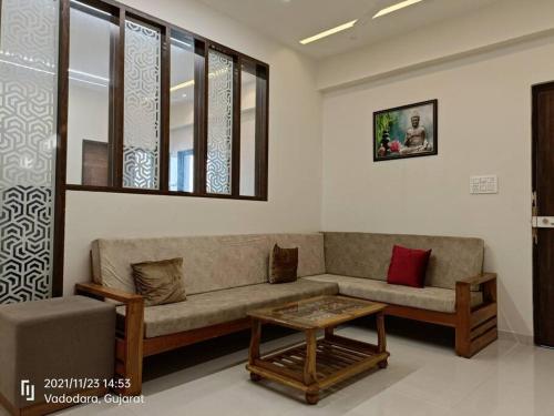 Lovely 2 - Bedroom apartments with free parking