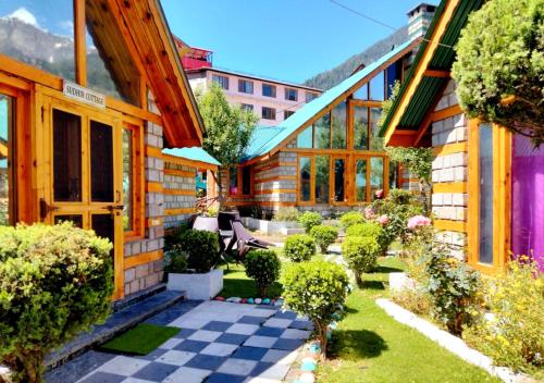 Royal Kalinga Cottages Manali, Affordable Cottage in Manali with Mountain View