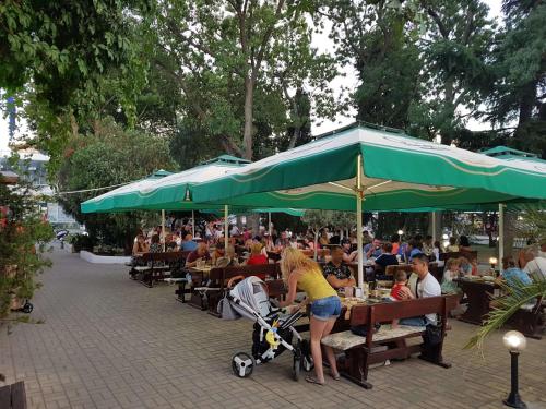 Sea Horse Hotel - image 12