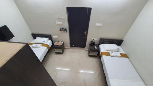 Superior Twin Room image 5