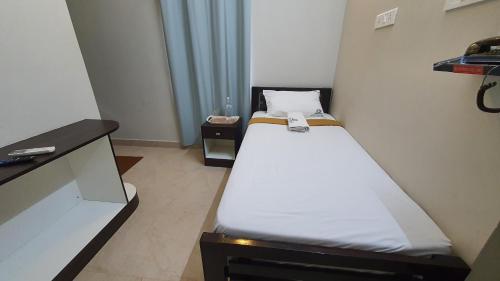 Standard Single Room image 6