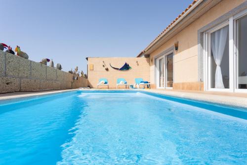  Casa Almendra - Private pool - Ocean View - BBQ - Garden - Terrace - Free Wifi - Child & Pet-Friendly - 4 bedrooms - 8 people, Pension in La Listada