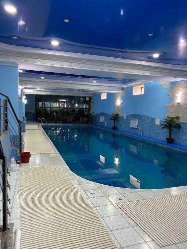 Zwembad, Deluxe SPA-Hotel in Oskemen