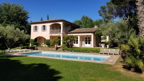 Belle villa Tropézienne/calme/piscine/3mn du centre - Location, gîte - Saint-Tropez