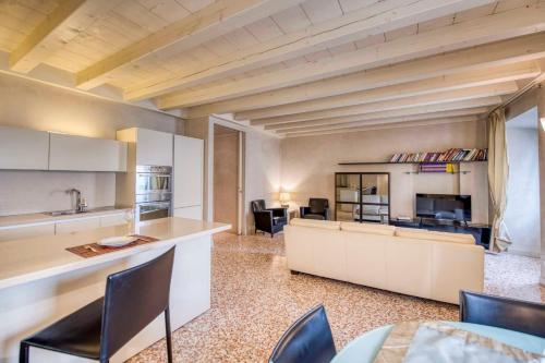 ApartmentsArena - Suite Mercatorum - Piazza Erbe - image 4