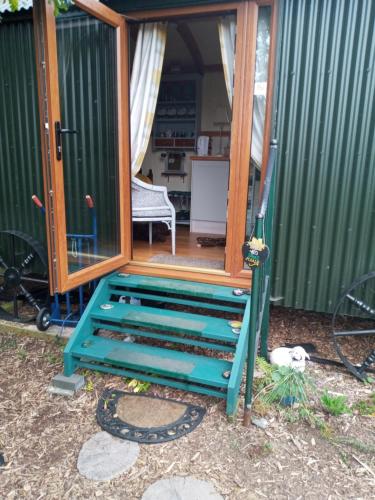 Glamping Malvern shepherd hut in Newland