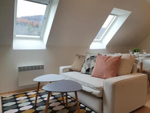 Apartment with Mountain View