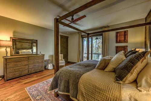 Three-Bedroom Holiday Home  image 10