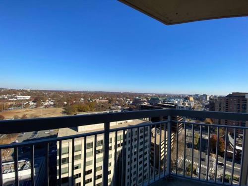 Gorgeous 2 BR Bedroom Condo At Ballston place with gym 2011 in Arlington, USA