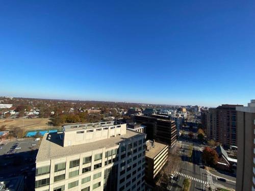 Gorgeous 2 BR Bedroom Condo At Ballston place with gym 2011 in Arlington, USA