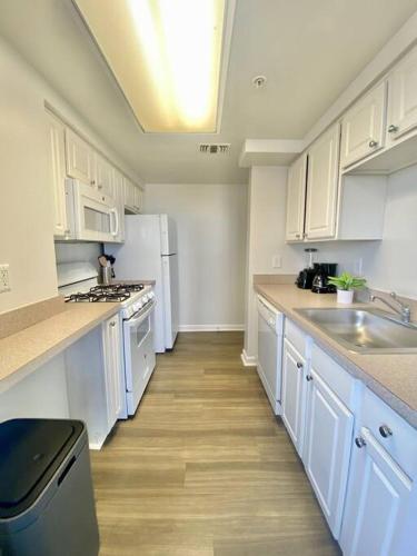 Gorgeous 2 BR Bedroom Condo At Ballston place with gym 2011 in Arlington, USA