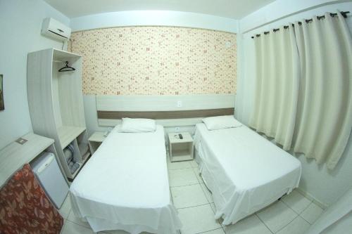 2 twin beds