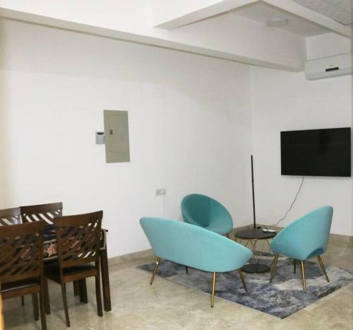 Serviced 2 bedroom apartment , with lovely view.