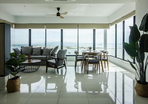 Rumahku Gurney with 270 degree Sea View, George Town