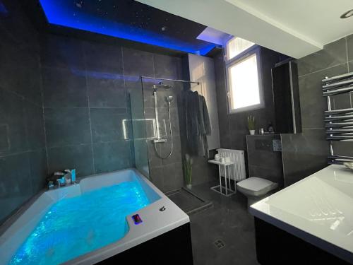 Bathroom, Hostel Rooms in Debrecen