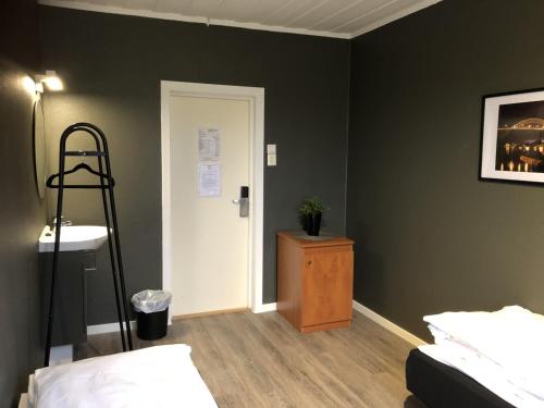 2 twin beds