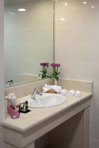 Double or Twin Room image 4
