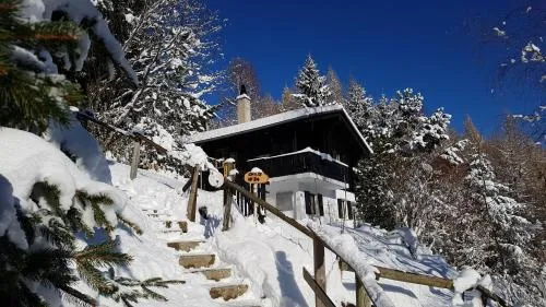 Charming chalet with panoramic view and private parking in Gruyère in Greyerz, Schweiz