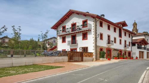  Apartamentos turísticos Rurales ITURBURUARENA, Pension in Alcoz bei Echalecu