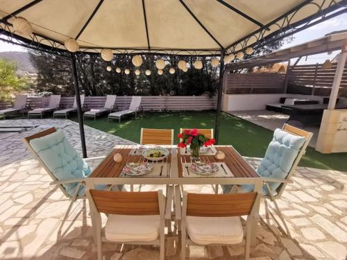Unique Stonehouse Traditional Villa in Ayia Anna in Agia Anna