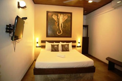 Deluxe Double Room image 2