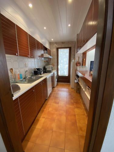 Beautiful and Bright apartment, 500m from cable car