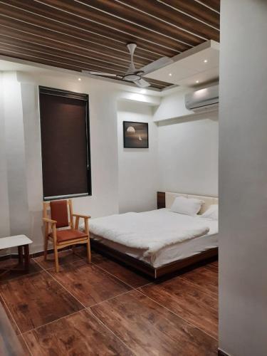 Hotel the grand shiva in โปชินา - คุชรัต