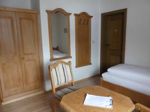 Bayerischer Hof Room Type - Standard Twin Room