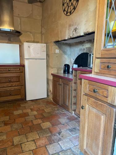 L’escale Troglo au bord de la Loire in Souzay-Champigny