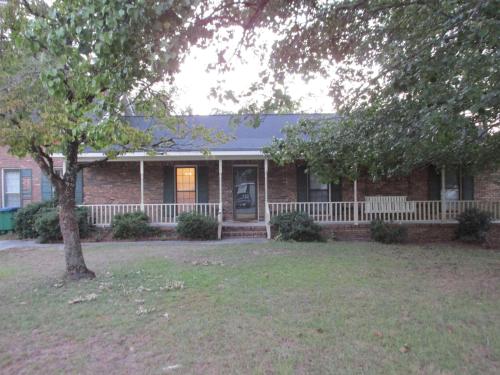 Cayce Charm Minutes to Downtown Columbia