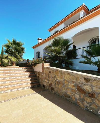 Spacious Villa with Exceptional Views in Malaga