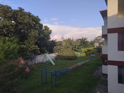 Bonito apartamento en condominio privado cerca del centro