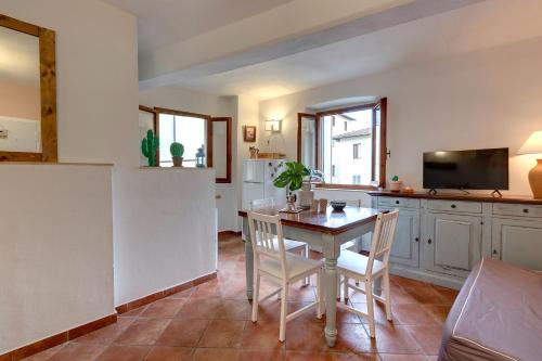 Toscanella Apartment by Mamo Florence, Firenze