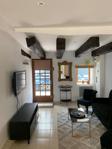 Maison cosy cœur de bastide+ cour + vue sur toits in Eymet