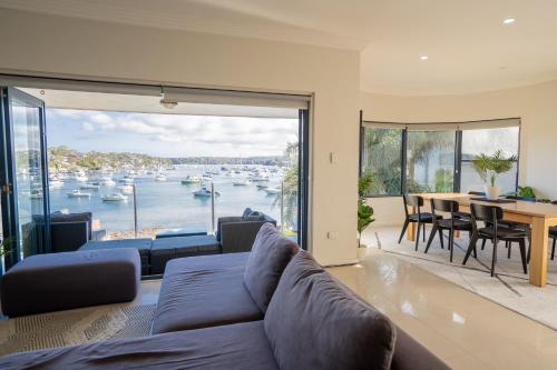 LUXURIOUS BEACH FRONT APARTMENT cronulla