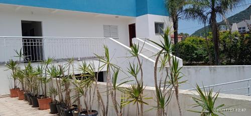 Caminho da Praia do Santinho in Santinho Beach