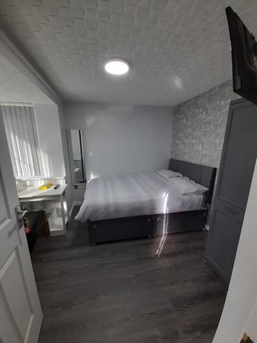 Glorious BnB Longbridge 1