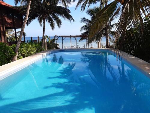 . Ixpa-hu in Telchac Puerto, house with pool facing the sea