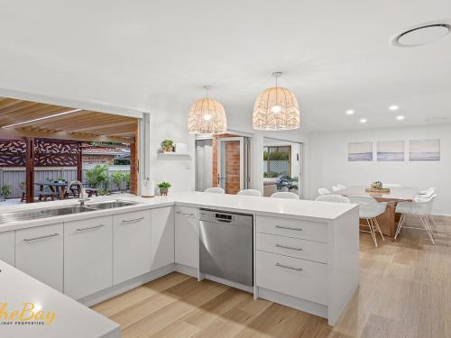 Kitchen, Waves on Whitesands in Fingal Bay