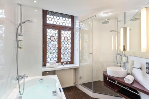 room detail thumbnail 2