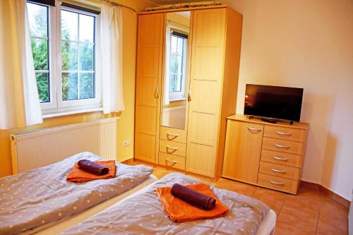 One-Bedroom Apartment image 4
