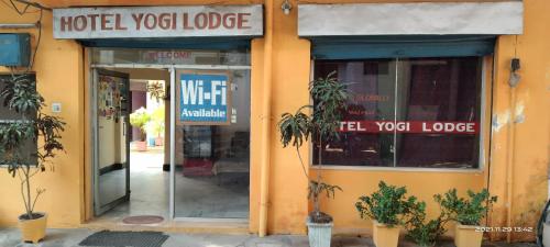 hotel yogi lodge in Khajuraho