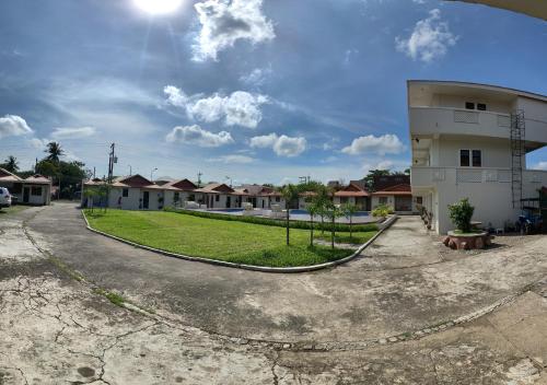 Shoreland Beach Resort by Cocotel in นาซุกบู