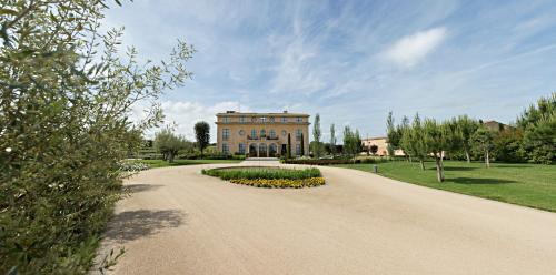 329433583 Casa Anamaria Hotel