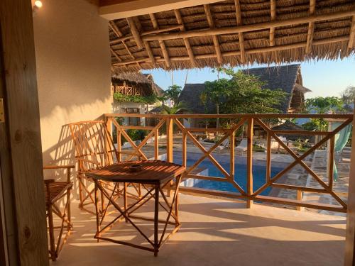 Chambre double, vue sur la piscine
