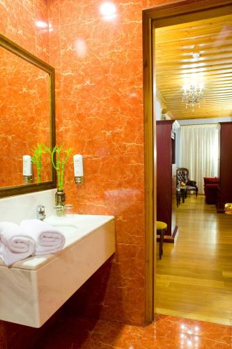 Kyveli Suites - image 14